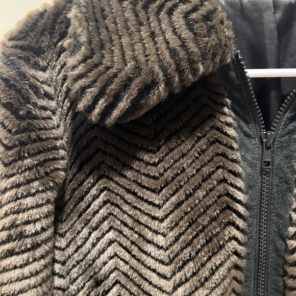 Express Vintage Brown Faux Fur Coat - Picture 5 of 11